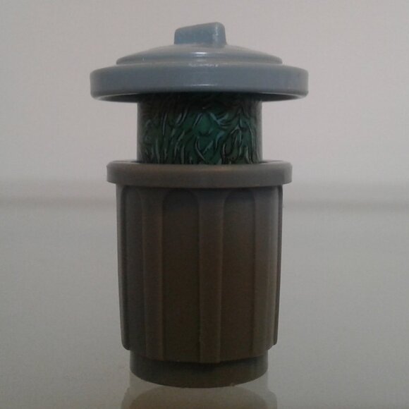 Fisher Price Little People Sesame Street Oscar the Grouch - Picture 2 of 3